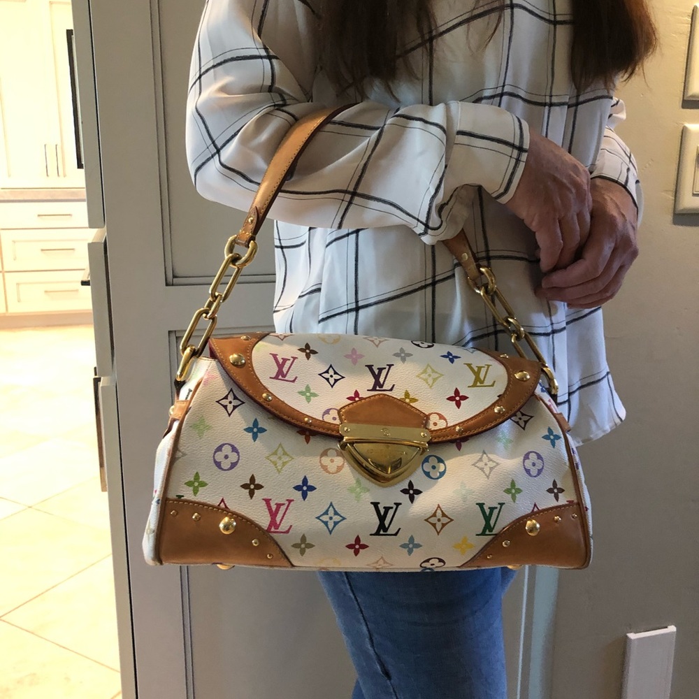 Beautiful, classic retired vintage desigh